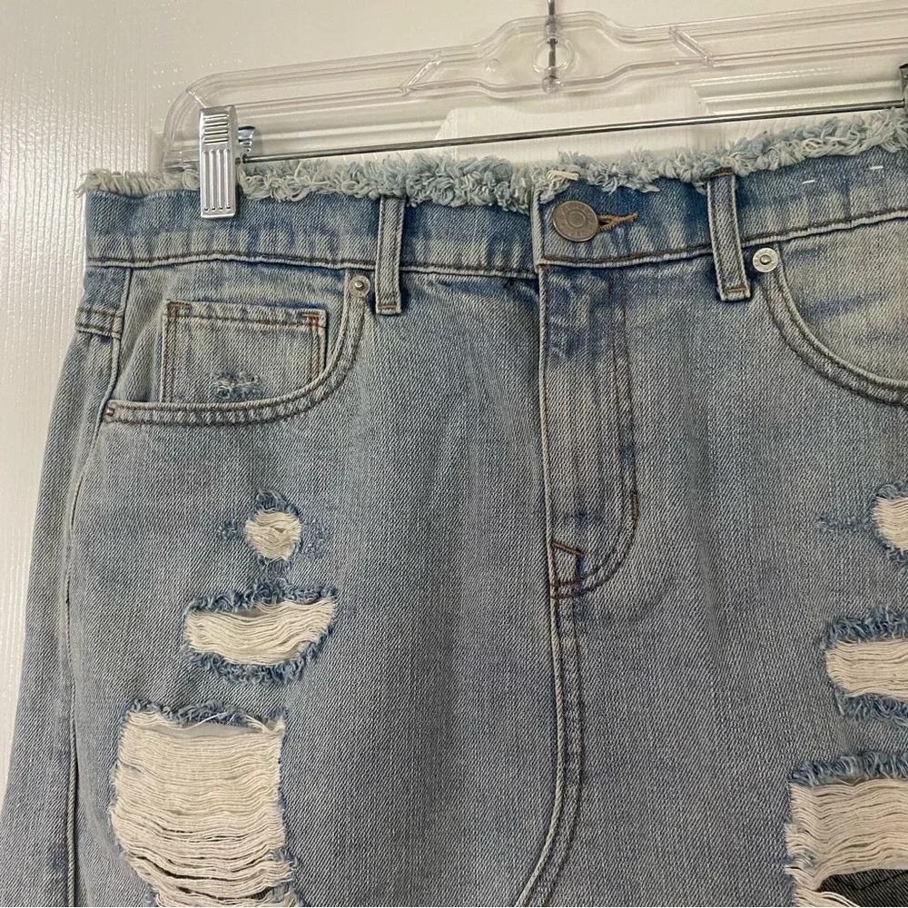 Express Straight Mini Mid Rise Distressed Light Wash Jean Denim Skirt Size 8 - Picture 6 of 14